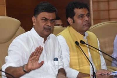 Power Minister tells states to build up coal stocks for monsoon Power Minister tells states to build up coal stocks for monsoon