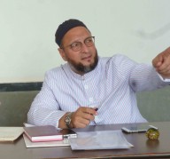 Owaisi meets KCR ahead of Hyderabad municipal polls