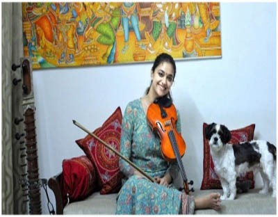 Keerthy Suresh turns violinist for 'Sarkaru Vaari Paata'