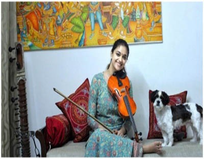 Keerthy Suresh turns violinist for 'Sarkaru Vaari Paata' Keerthy Suresh turns violinist for 'Sarkaru Vaari Paata'