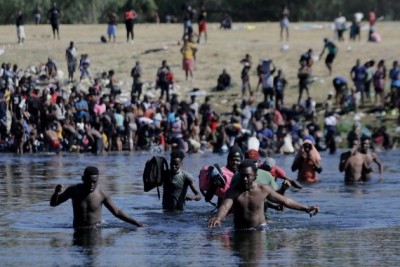 Migrant caravan overwhelms Mexican National Guard, resumes march to US border Migrant caravan overwhelms Mexican National Guard, resumes march to US border
