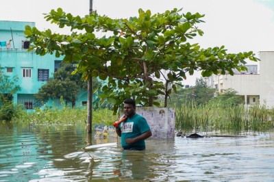 Rains lash TN's Thoothukodi, Ramanathapuram, orange alert for Chennai
