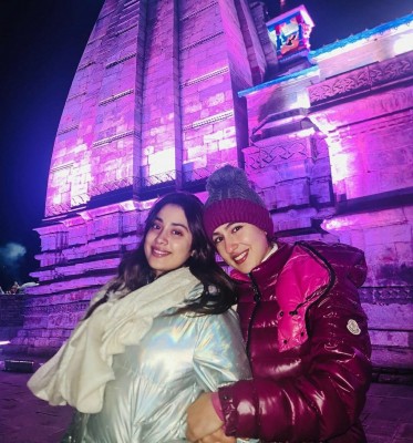 Sara Ali Khan gets trolled for Kedarnath visit pix with Janhvi Sara Ali Khan gets trolled for Kedarnath visit pix with Janhvi