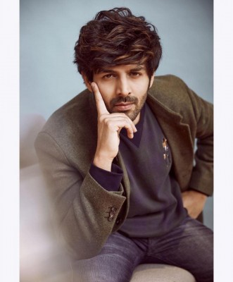 Kartik Aaryan ups the cool quotient with his whacky shirt Kartik Aaryan ups the cool quotient with his whacky shirt