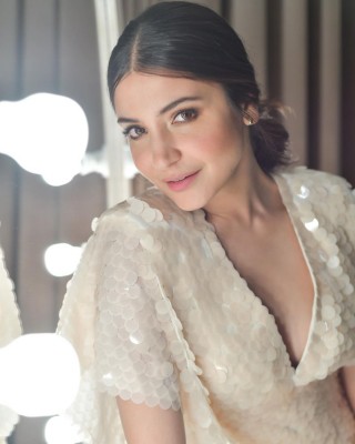 Anushka reacts to PC roasting Nick Jonas: How good are you at this Anushka reacts to PC roasting Nick Jonas: How good are you at this