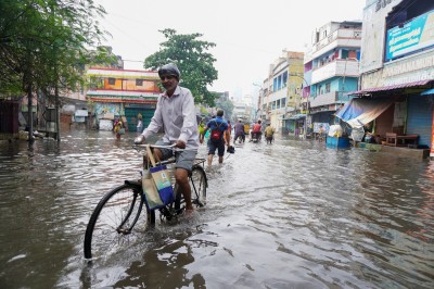 Capital demand: Andhra farmers continue march despite heavy rainfall Capital demand: Andhra farmers continue march despite heavy rainfall