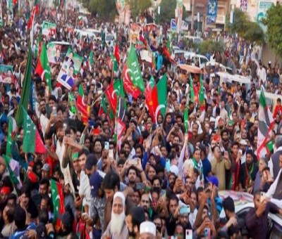 Pak: In change of plans, PTI to now resume long march from Nov 9