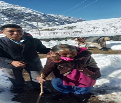 Braving extreme cold, voters in Himachal's highest polling stations gung-ho Braving extreme cold, voters in Himachal's highest polling stations gung-ho