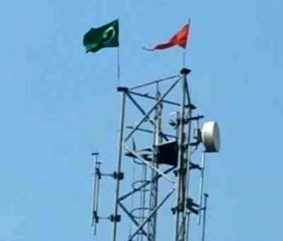 Islamic flag removed from mobile tower in UP