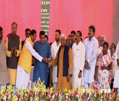 Tejashwi praises Nitin Gadkari for putting nation first Tejashwi praises Nitin Gadkari for putting nation first