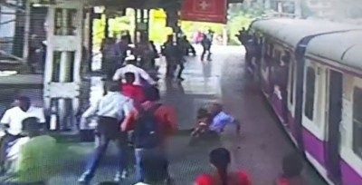 Mumbai RPF jawan saves toddler, woman, from falling under local train