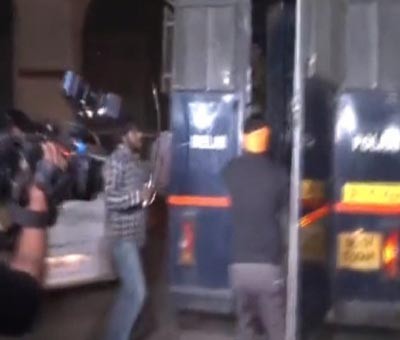 Mehrauli Murder: Men with swords attack police van carrying Aaftab Mehrauli Murder: Men with swords attack police van carrying Aaftab