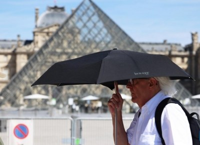 France experiences hottest October since 1945