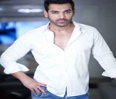 John Abraham is a 'mild and well-mannered person,' says SRK John Abraham is a 'mild and well-mannered person,' says SRK