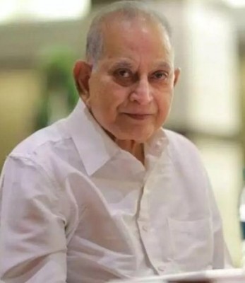 Superstar Krishna: Tollywood loses its 'daring and dashing hero Superstar Krishna: Tollywood loses its 'daring and dashing hero