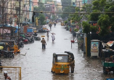 TN: Flood alert in Erode after heavy rain, water released from Gunderipallam dam TN: Flood alert in Erode after heavy rain, water released from Gunderipallam dam