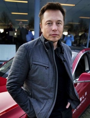 Musk puts Twitter at risk of 'billions in fines' as more top execs quit