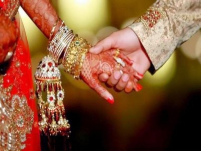 K'taka: Inter-faith couple apply for marriage, Hindu groups suspect 'love jihad'