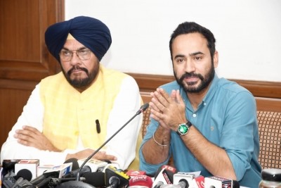 Centre highlighting stubble burning issue to divert attention: Punjab ministers Centre highlighting stubble burning issue to divert attention: Punjab ministers