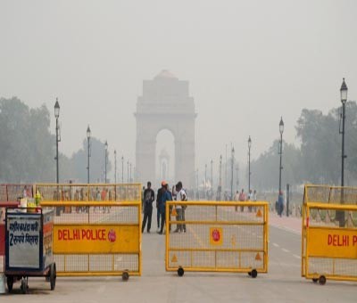 Haze covers Delhi-NCR skies, air quality remains 'severe' Haze covers Delhi-NCR skies, air quality remains 'severe'