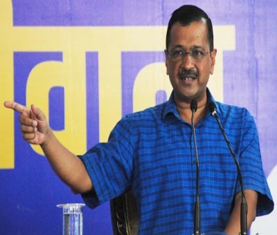 Kejriwal announces 10 guarantees ahead of MCD polls Kejriwal announces 10 guarantees ahead of MCD polls