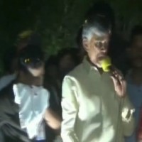Stone pelting on Chandrababu Naidu's convoy