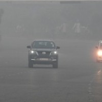 Smog layer prevails over Delhi, AQI remains 'very poor"
