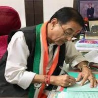 Senior Gujarat Congress leader Mohansinh Rathva quits party, joins BJP