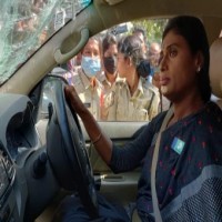 Sharmila detained on way to T'gana CM's residence for protest