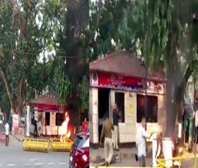 Man sets his bike on fire, vandalises police post in Delhi's Khan Market Man sets his bike on fire, vandalises police post in Delhi's Khan Market