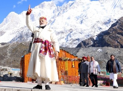 Modi keeps his word, dons traditional Himachali attire Modi keeps his word, dons traditional Himachali attire