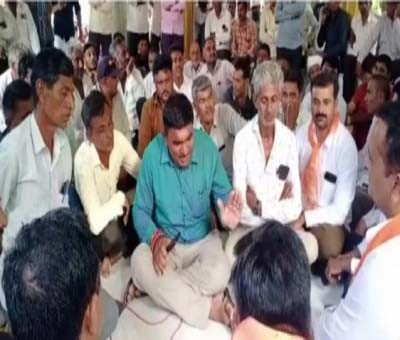 Farmers stump Gujarat BJP's Namo Kisan Panchayat with tough questions Farmers stump Gujarat BJP's Namo Kisan Panchayat with tough questions