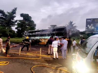 Nashik bus tragedy toll climbs to 12; Prez, PM express grief Nashik bus tragedy toll climbs to 12; Prez, PM express grief