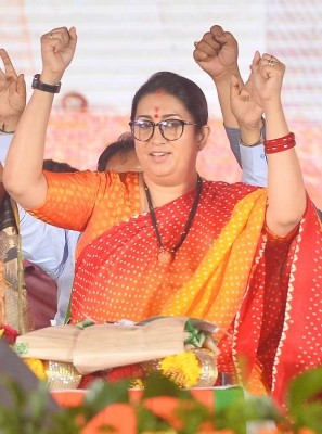 Words are of Kejriwal spoken by Italia, says Smriti Irani Words are of Kejriwal spoken by Italia, says Smriti Irani