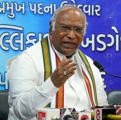 Cong presidential poll: Kharge seeks support of party delegates from Guj Cong presidential poll: Kharge seeks support of party delegates from Guj
