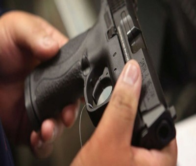 SUV robbed at gunpoint in Delhi SUV robbed at gunpoint in Delhi