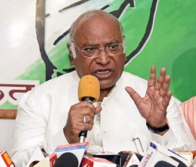 Kharge seeks support from Odisha Congress leaders for AICC Prez post Kharge seeks support from Odisha Congress leaders for AICC Prez post