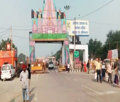 Ayodhya traders asked to vacate shops for road widening Ayodhya traders asked to vacate shops for road widening