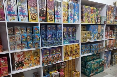 Swadeshi Jagaran Manch opposes complete ban on firecrackers in Delhi Swadeshi Jagaran Manch opposes complete ban on firecrackers in Delhi