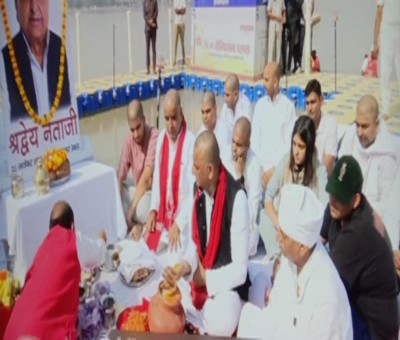 Mulayam's ashes immersed in Sangam Mulayam's ashes immersed in Sangam