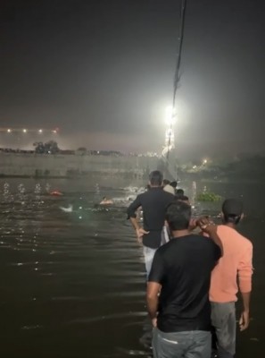 Morbi bridge collapse: Criminal complaint lodged against contractor, agency Morbi bridge collapse: Criminal complaint lodged against contractor, agency