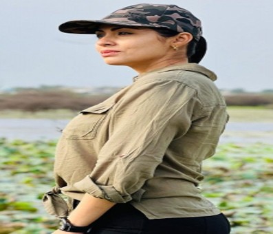South actress Sadaa celebrates completing one year as a wildlifer