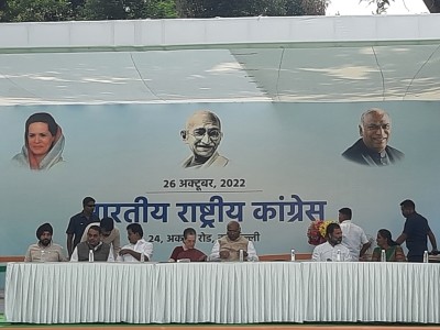 Kharge takes over as first non-Gandhi Cong prez after 24 yrs Kharge takes over as first non-Gandhi Cong prez after 24 yrs