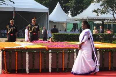 President Murmu pays homage to Mahatma Gandhi, Lal Bahadur Shastri President Murmu pays homage to Mahatma Gandhi, Lal Bahadur Shastri