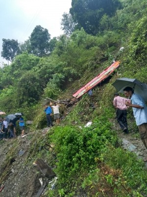 U'khand bus accident: 25 bodies recovered, many feared missing; U'khand CM reviews rescue ops U'khand bus accident: 25 bodies recovered, many feared missing; U'khand CM reviews rescue ops