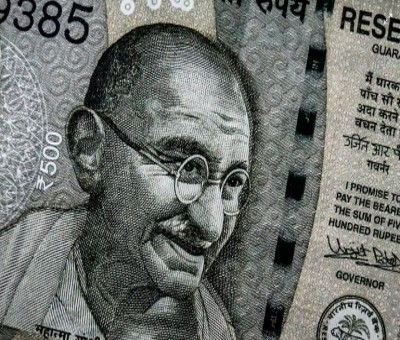 Din rages to 'topple' Gandhiji from Indian currency note pedestal