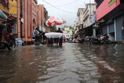 Heavy rain lashes UP, schools in several districts to remain closed Heavy rain lashes UP, schools in several districts to remain closed