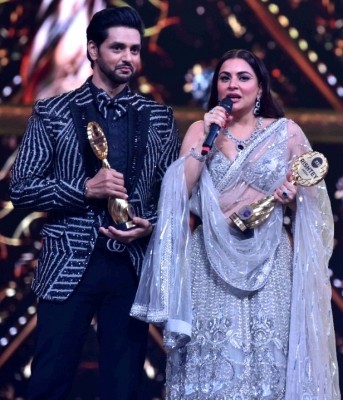 Shraddha recalls on-screen chemistry with Dheeraj in 'Kundali Bhagya' Shraddha recalls on-screen chemistry with Dheeraj in 'Kundali Bhagya'