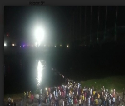 Morbi bridge collapse: PM calls up Guj CM, announces compensation Morbi bridge collapse: PM calls up Guj CM, announces compensation
