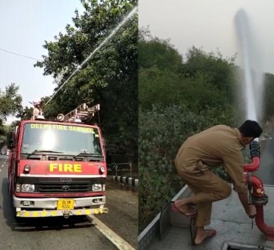 Amid rising pollution, Delhi Fire Service starts sprinkling water at 13 hotspots Amid rising pollution, Delhi Fire Service starts sprinkling water at 13 hotspots